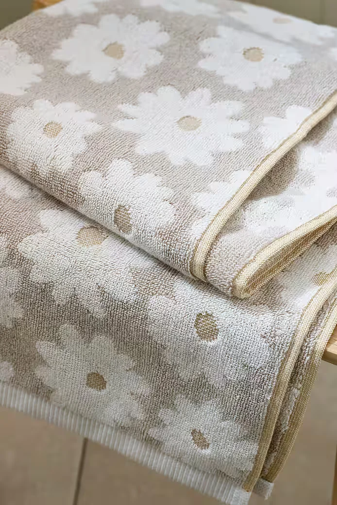 NEXT Handtuch aus 100 Prozent Baumwolle mit Blumenmotiv